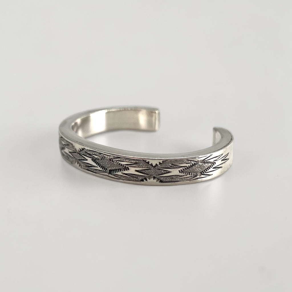 Vintage Navajo Sterling Silver Cuff Bracelet インディアンジュエリー シルバーバングル スタンプワーク ホールマーク T刻印