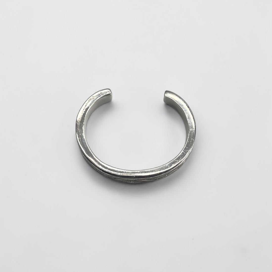 Vintage Navajo Sterling Silver Cuff Bracelet インディアンジュエリー シルバーバングル スタンプワーク ホールマーク T刻印