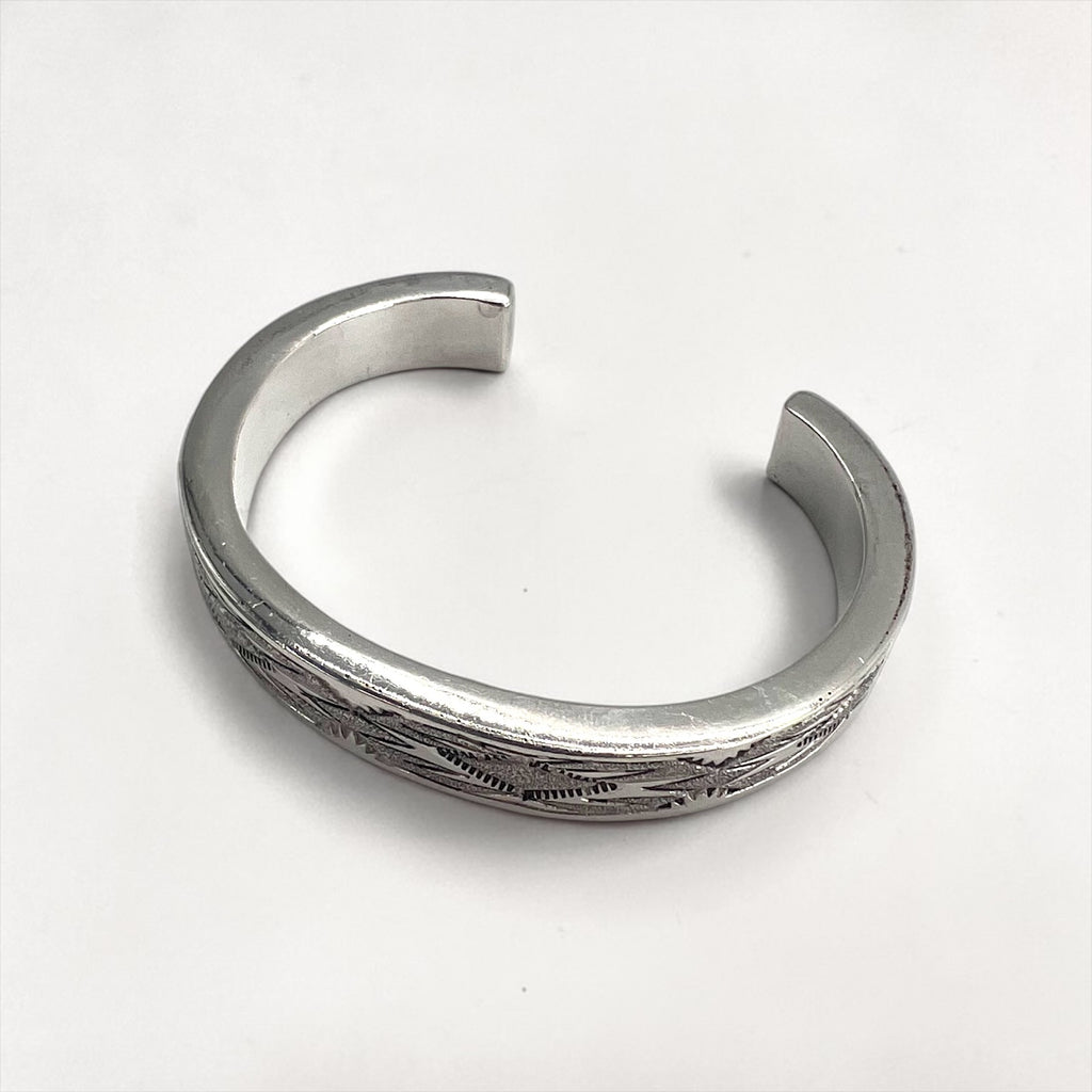 Vintage Navajo Sterling Silver Cuff Bracelet インディアンジュエリー シルバーバングル スタンプワーク ホールマーク T刻印