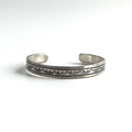 Navajo Indian Jewelry ナバホ族 Rick Enriquez バングル シルバー RE STERLING 刻印 カフ ブレスレット スタンプワーク インディアンジュエリー