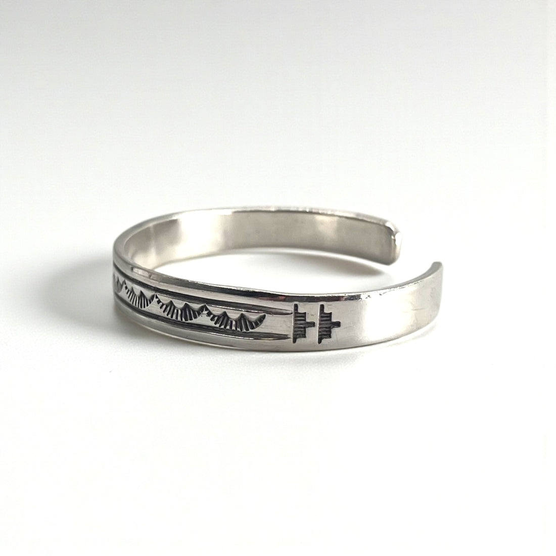 Navajo Indian Jewelry ナバホ族 Rick Enriquez バングル シルバー RE STERLING 刻印 カフ ブレスレット スタンプワーク インディアンジュエリー