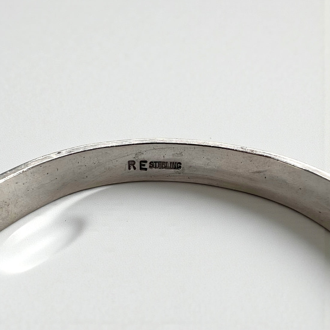 Navajo Indian Jewelry ナバホ族 Rick Enriquez バングル シルバー RE STERLING 刻印 カフ ブレスレット スタンプワーク インディアンジュエリー