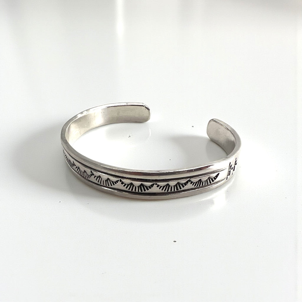 Navajo Indian Jewelry ナバホ族 Rick Enriquez バングル シルバー RE STERLING 刻印 カフ ブレスレット スタンプワーク インディアンジュエリー
