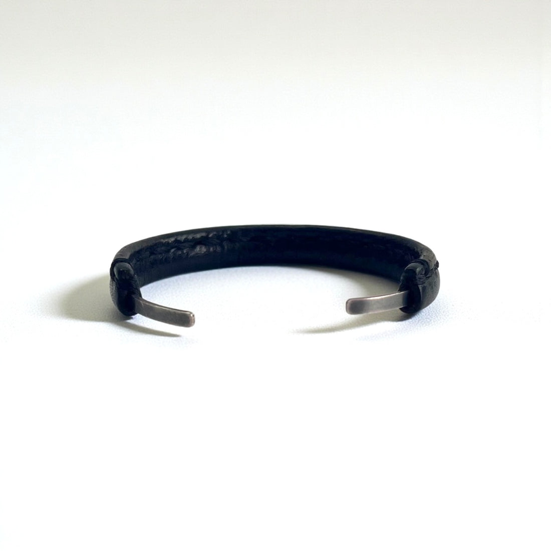 Hender Scheme レザー バングル ブラック シルバー 真鍮 ヌメ革 not lying jewelry bangle silver S