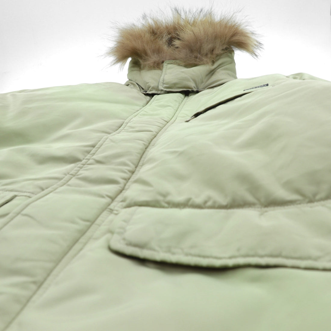 BURBERRY BLACK LABEL White Goose Down Jacket, Medium, with Detachable Fur Hood, Coyote Fur, and Nova Check Interior (BMP60-320-44).
