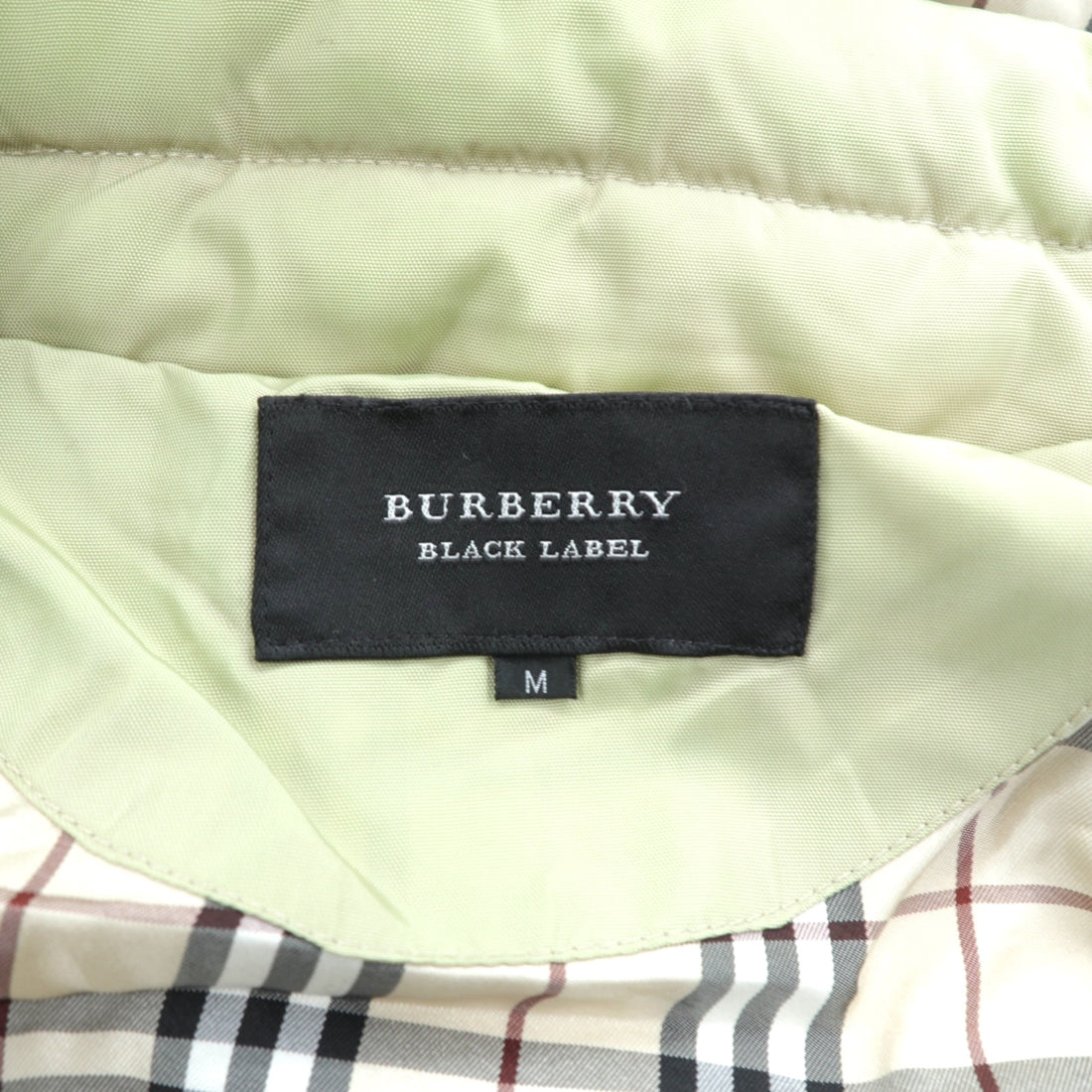 BURBERRY BLACK LABEL White Goose Down Jacket, Medium, with Detachable Fur Hood, Coyote Fur, and Nova Check Interior (BMP60-320-44).