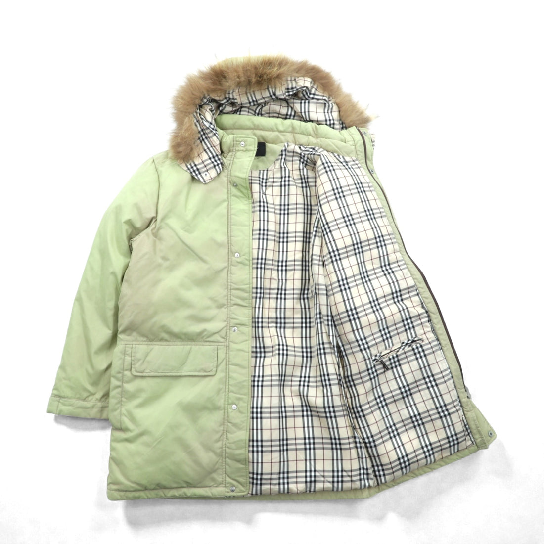BURBERRY BLACK LABEL White Goose Down Jacket, Medium, with Detachable Fur Hood, Coyote Fur, and Nova Check Interior (BMP60-320-44).