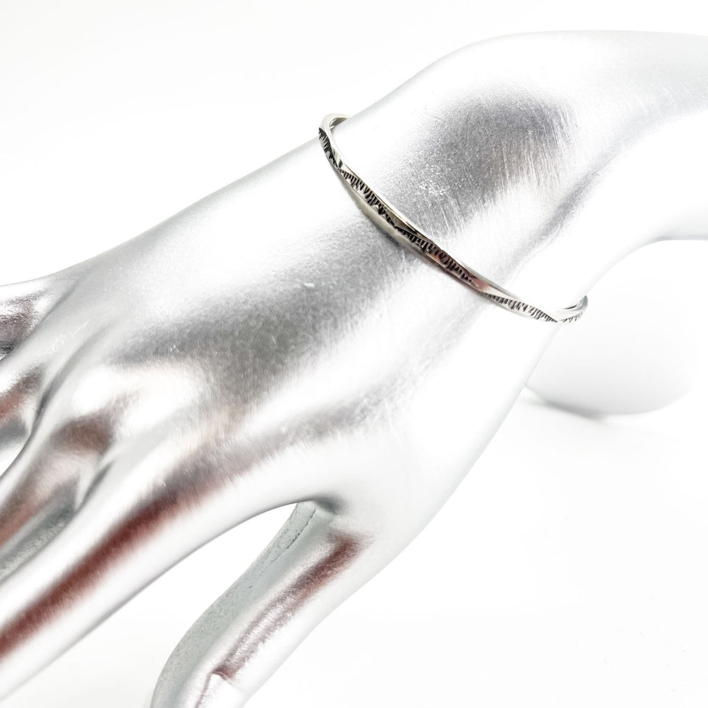 Navajo Elaine Tahe Sterling Cuff Bracelet ナバホ族 シルバー バングル インディアンジュエリー スタンプワーク