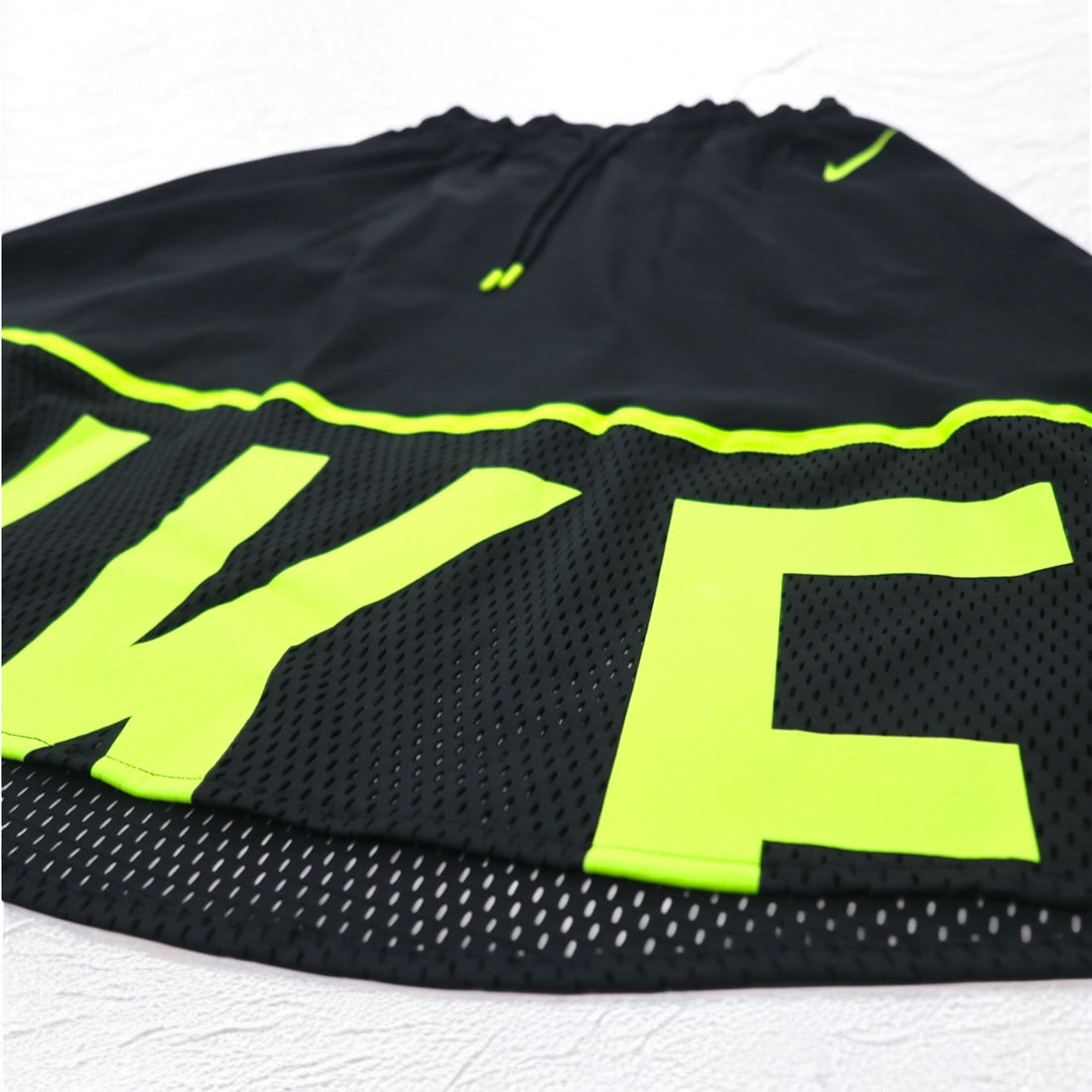 NIKE メッシュスカート M ブラック イエロー ロゴプリント AS W NSW SKIRT MESH CU4031-017