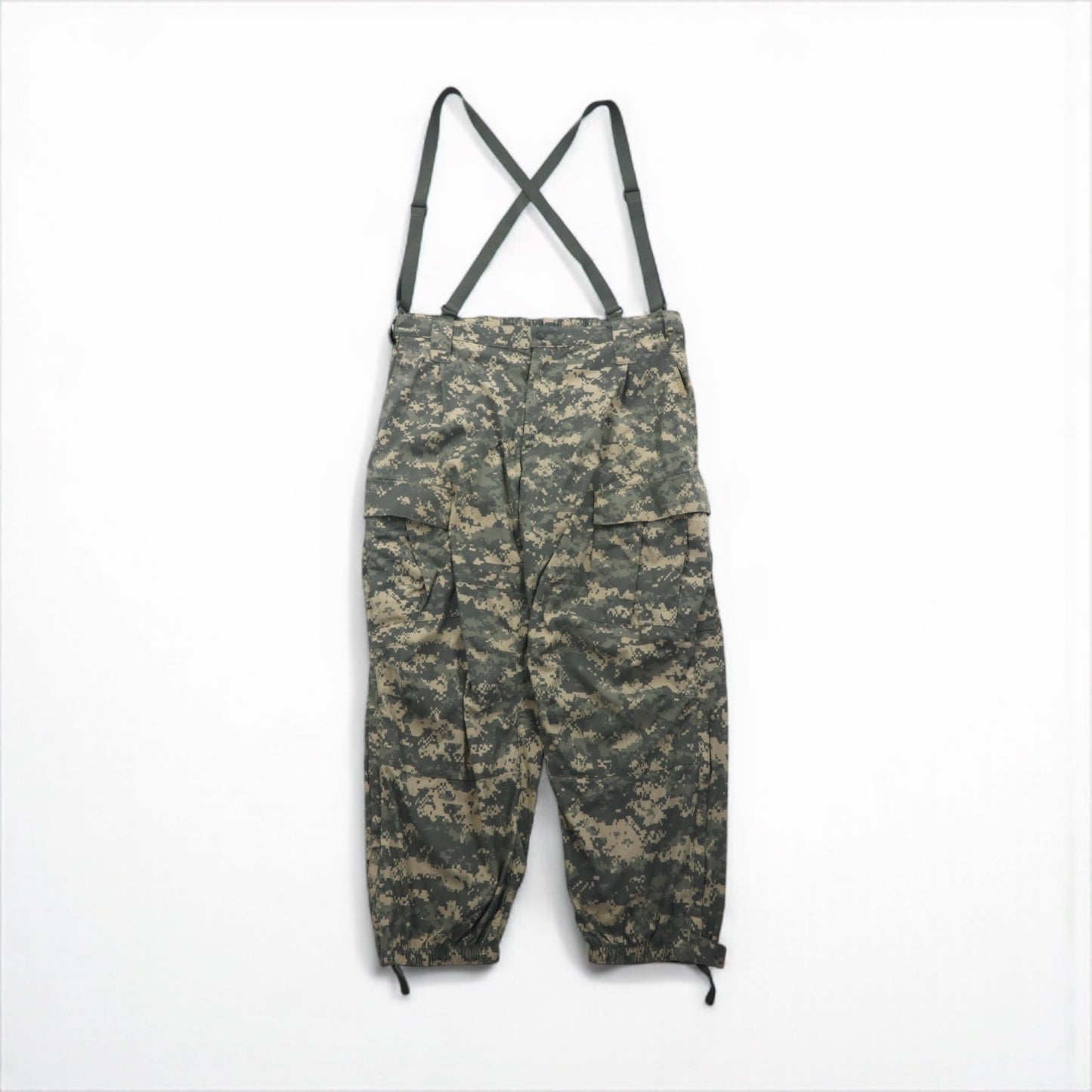 US ARMY ECWCS GEN3 LEVEL5 Softshell Cargo Pants, Size XL, Nylon, Waterproof, with Suspenders and Drawcords, Digital Camo, 8415-01-538-6875