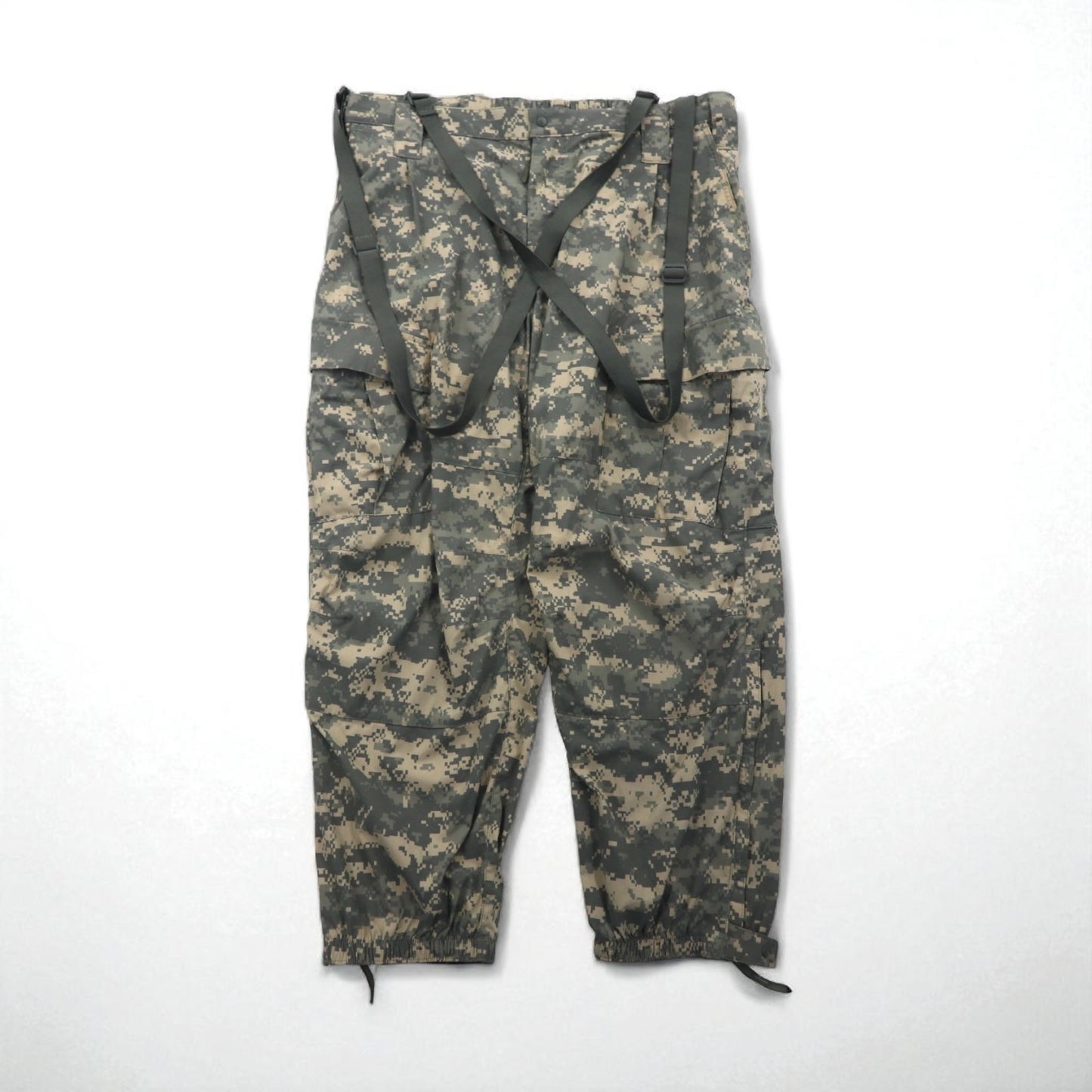 US ARMY ECWCS GEN3 LEVEL5 Softshell Cargo Pants, Size XL, Nylon, Waterproof, with Suspenders and Drawcords, Digital Camo, 8415-01-538-6875
