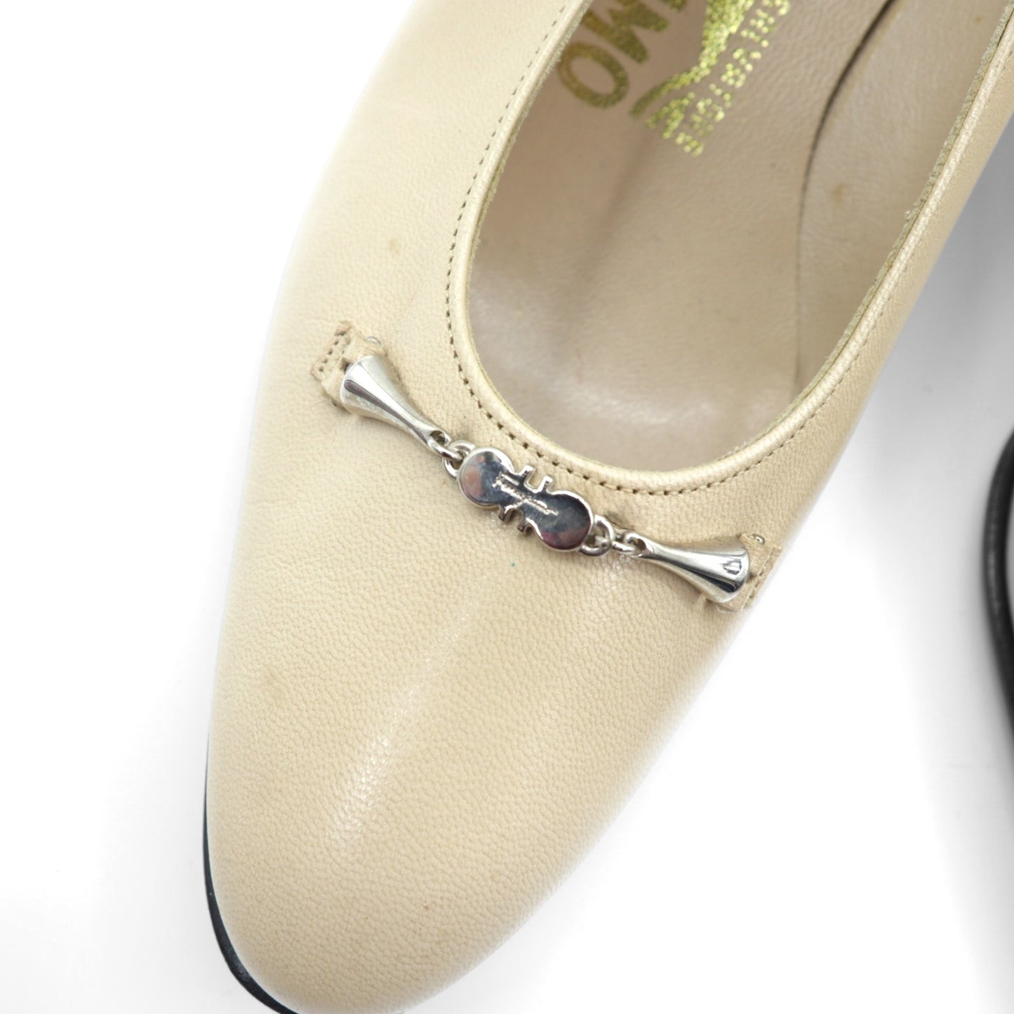 SALVATORE FERRAGAMO ヒール パンプス 22cm ベージュ レザー イタリア製