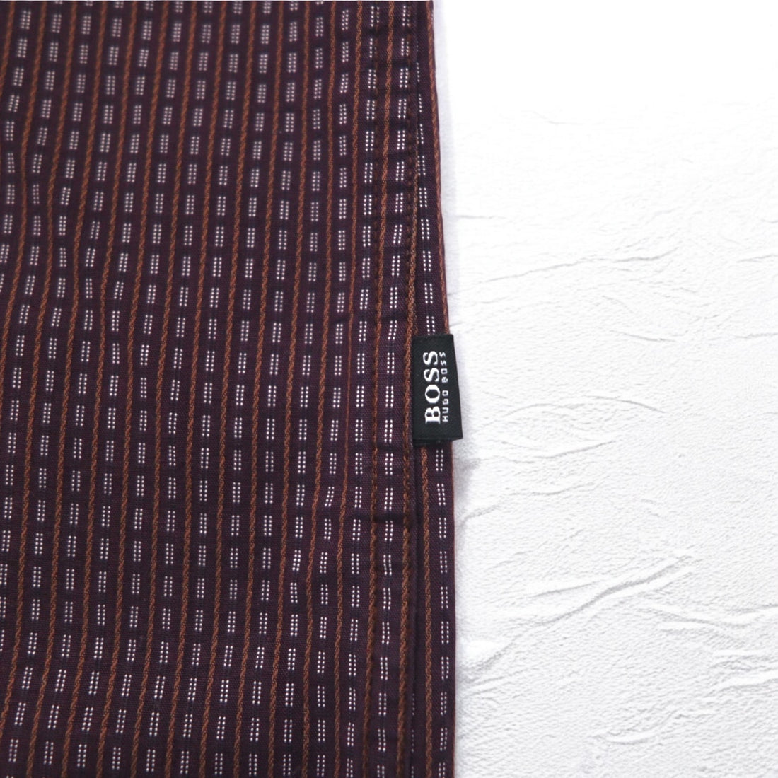 HUGO BOSS dress shirt L bordeaux cotton small pattern