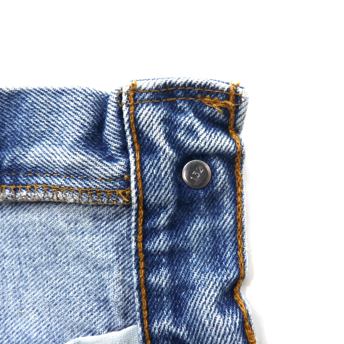 Levi's USA Made 90s 550 Relaxed Fit Tapered Denim Pants Size 33 Blue Ice Wash Cotton Zipper Fly Relaxed Tapered Leg Jeans 550-4891