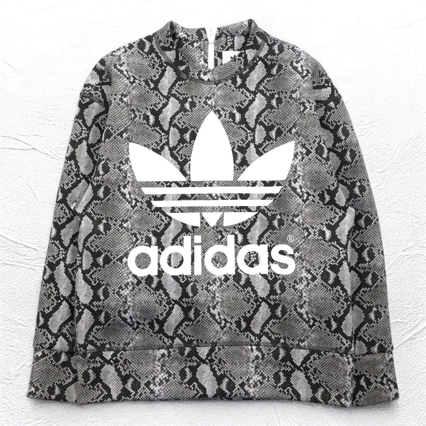 adidas Originals by HYKE スウェット CREW SWEATSHIRT Python S グレー パイソン 総柄 アニマル