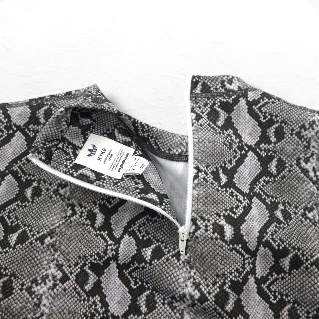 adidas Originals by HYKE Sweatshirt CREW SWEATSHIRT Python S Grey Python All-over Animal Pattern