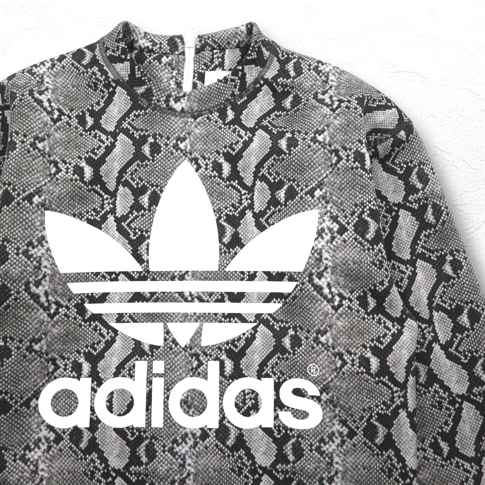 adidas Originals by HYKE スウェット CREW SWEATSHIRT Python S グレー パイソン 総柄 アニマル
