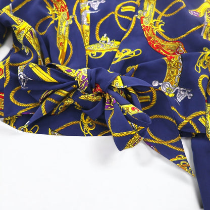 Vintage 90s Retro Blouse Front-tied cropped shirt Retro blouse M Navy Back button Gold button Scarf All-over pattern Ribbon-tied hem