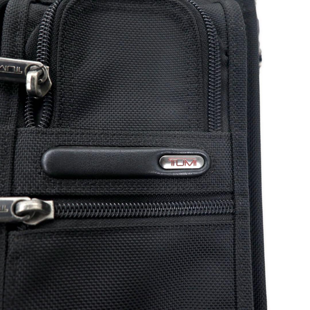 TUMI Compact Large Screen Computer 2-Way Briefcase Business Bag Shoulder Bag Black PC Storage G4.4 Series COMPACT LARGE SCREEN COMPUTER BRIEF 26114 Strap