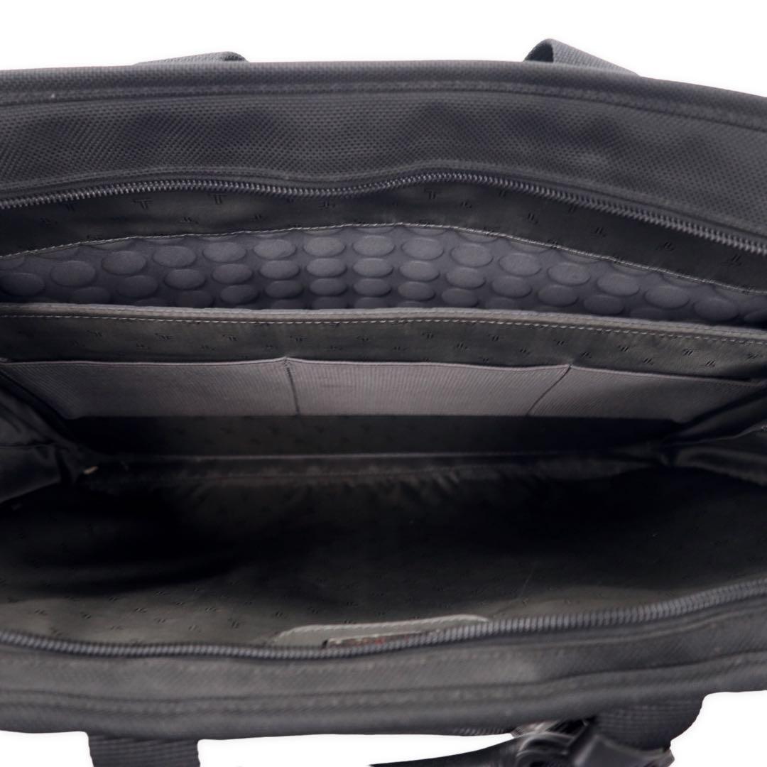 TUMI Compact Large Screen Computer 2-Way Briefcase Business Bag Shoulder Bag Black PC Storage G4.4 Series COMPACT LARGE SCREEN COMPUTER BRIEF 26114 Strap