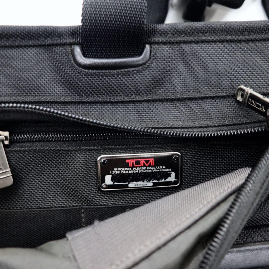 TUMI Compact Large Screen Computer 2-Way Briefcase Business Bag Shoulder Bag Black PC Storage G4.4 Series COMPACT LARGE SCREEN COMPUTER BRIEF 26114 Strap