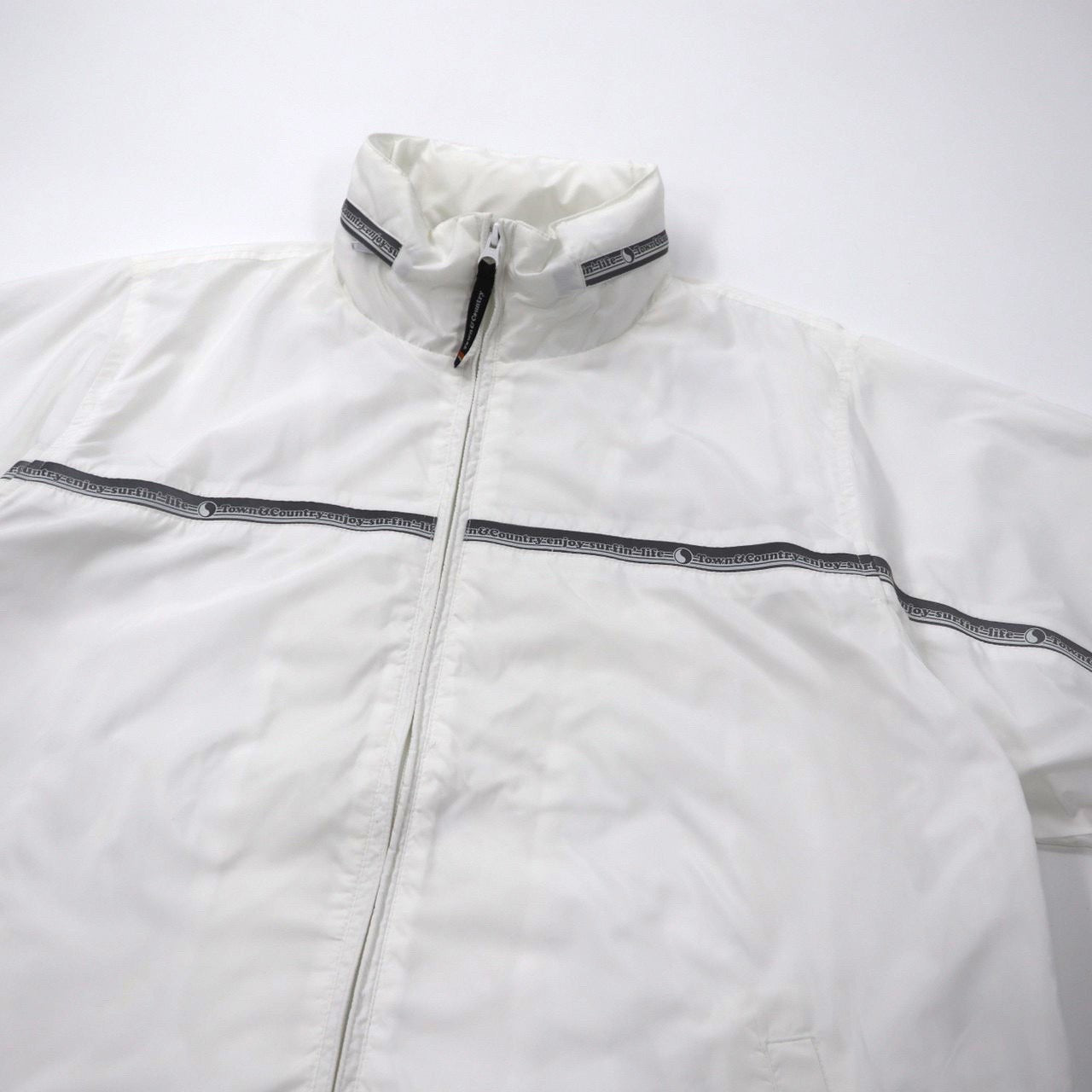 TOWN & COUNTRY WINDBREAKER Setup M White Logline Back Print 00s